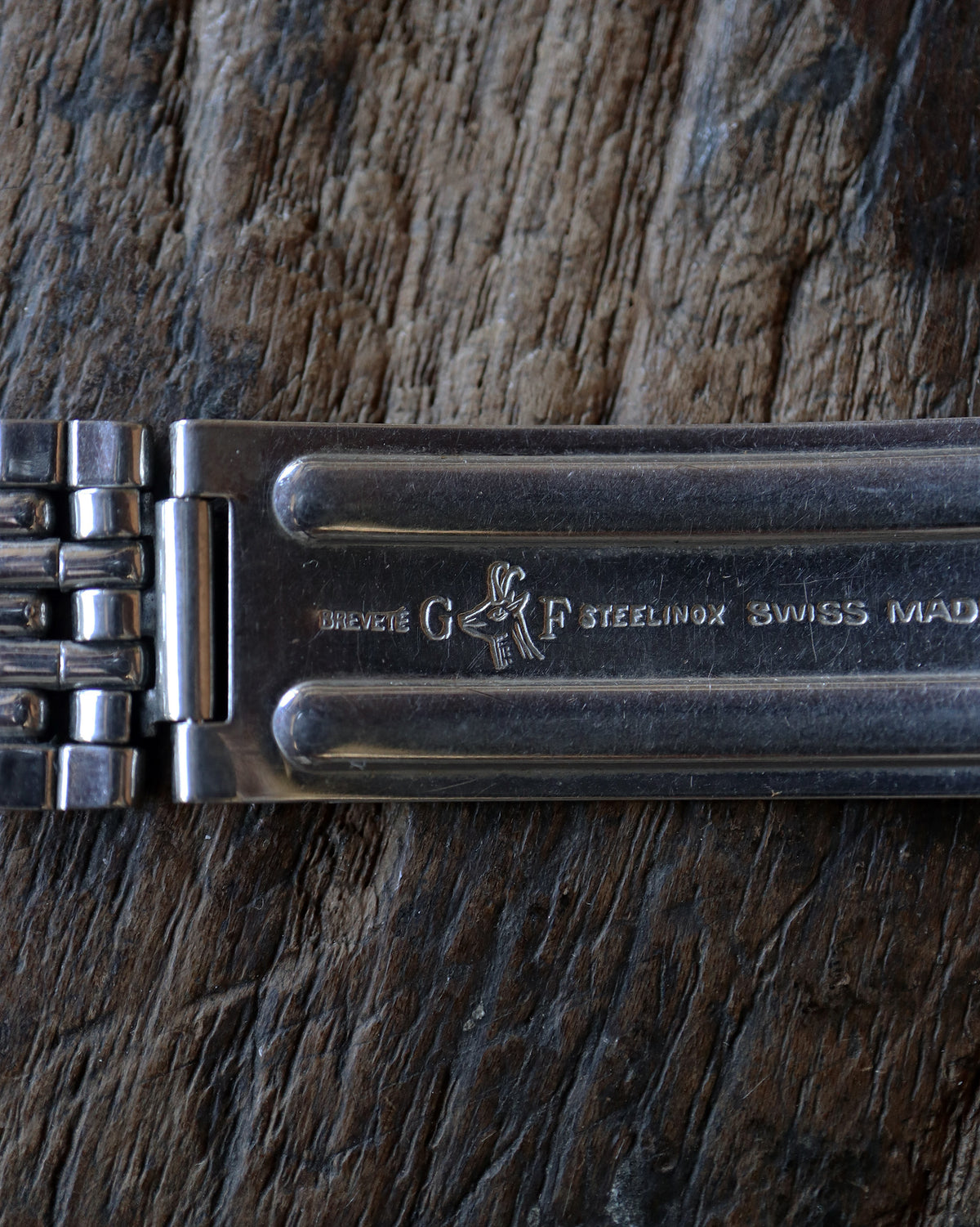 IWC_Cursive Logo_Cal.8531