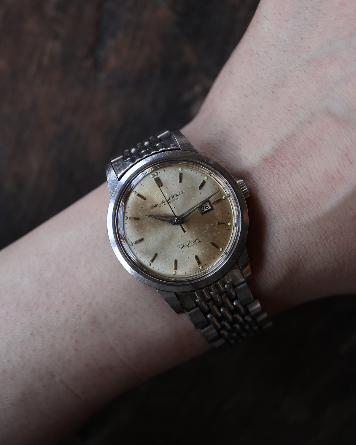IWC_Cursive Logo_Cal.8531