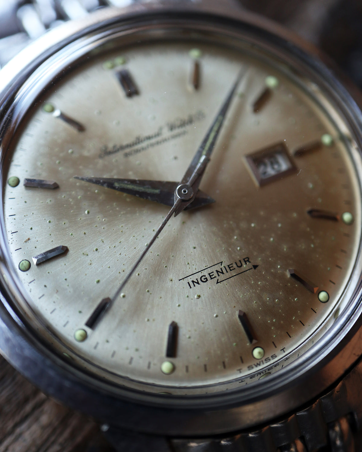IWC_Cursive Logo_Cal.8531